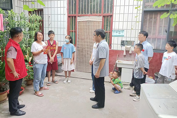 新鄉(xiāng)長城集團愛心家庭攜手輝縣義工“愛心助學，點亮希望”